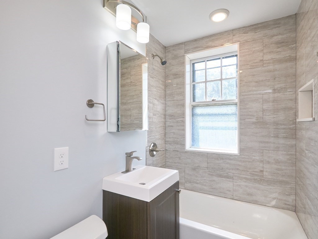 42 Linnaean St #6 Cambridge, MA 02138