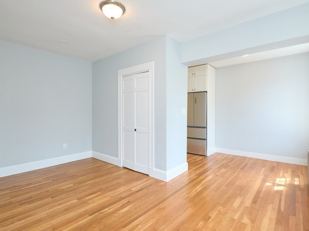 42 Linnaean St #6 Cambridge, MA 02138