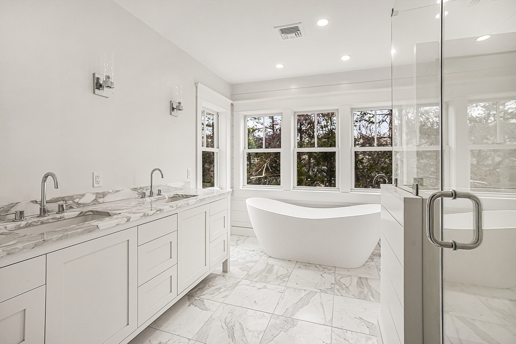 9 Suttons Way Edgartown, MA 02539
