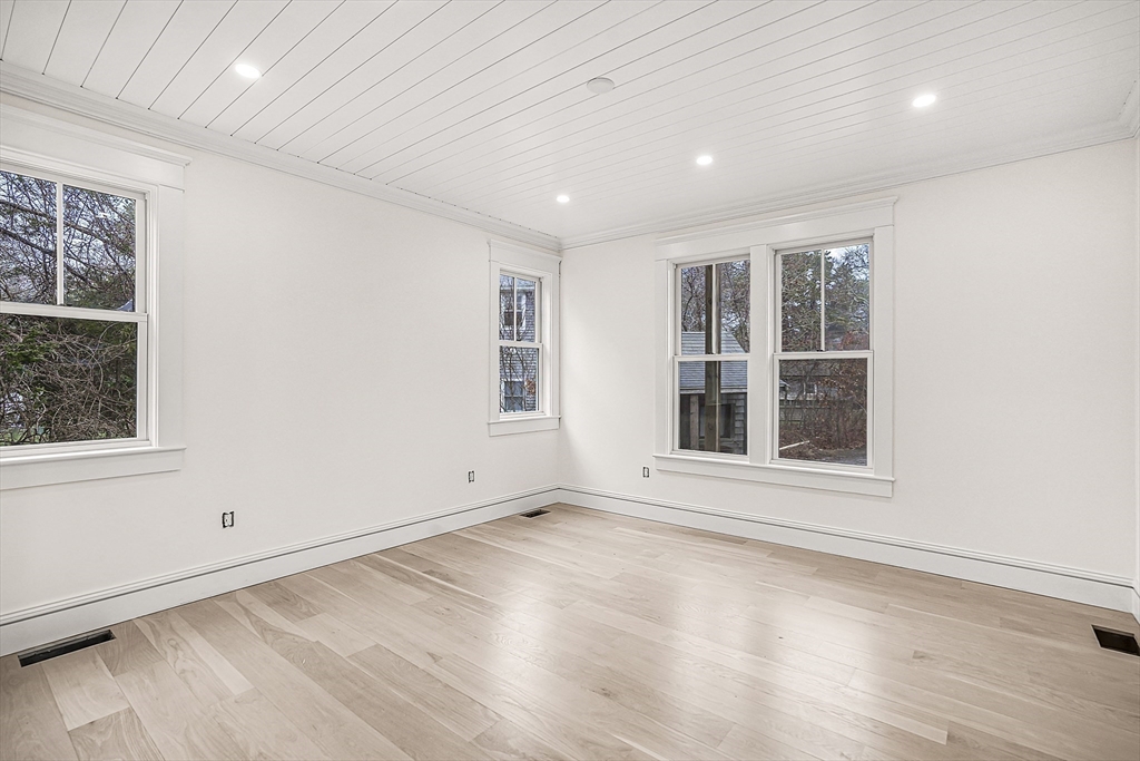 9 Suttons Way Edgartown, MA 02539
