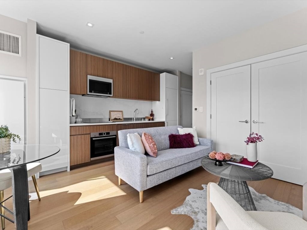 100 Shawmut Ave #708 Boston, MA 02118