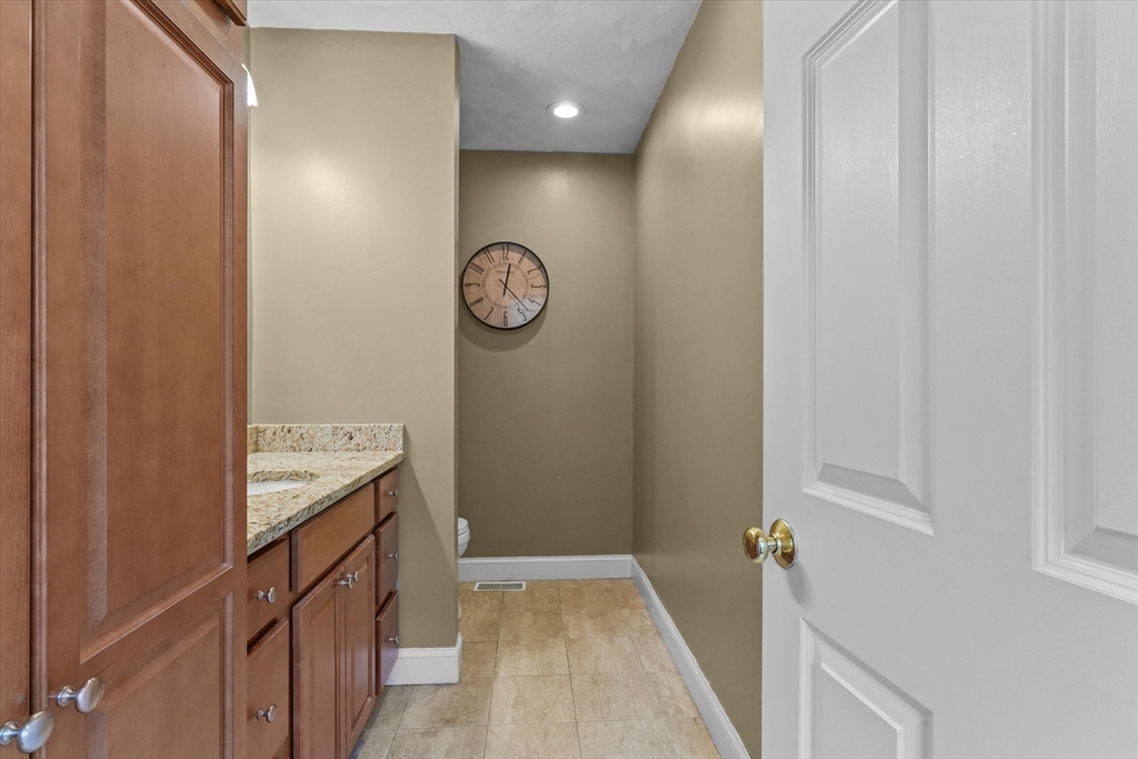 6 Salisbury Rd Wakefield, MA 01880 6 Salisbury Rd Wakefield, MA 01880