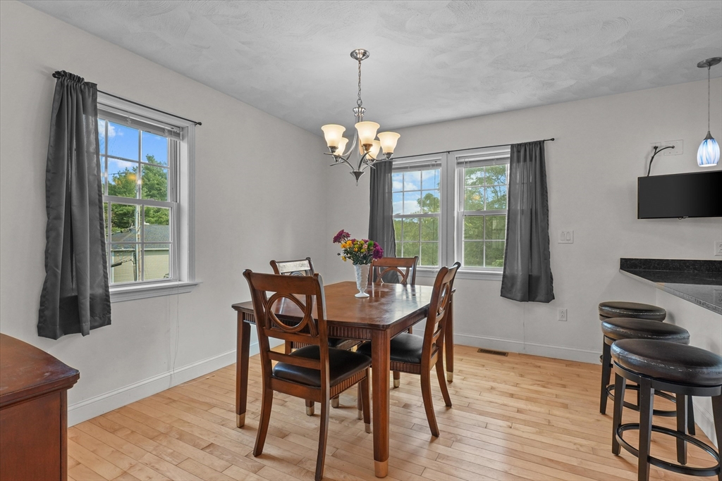 6 Salisbury Rd Wakefield, MA 01880 6 Salisbury Rd Wakefield, MA 01880