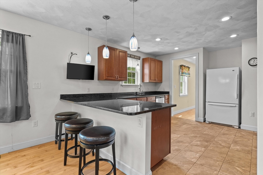 6 Salisbury Rd Wakefield, MA 01880 6 Salisbury Rd Wakefield, MA 01880