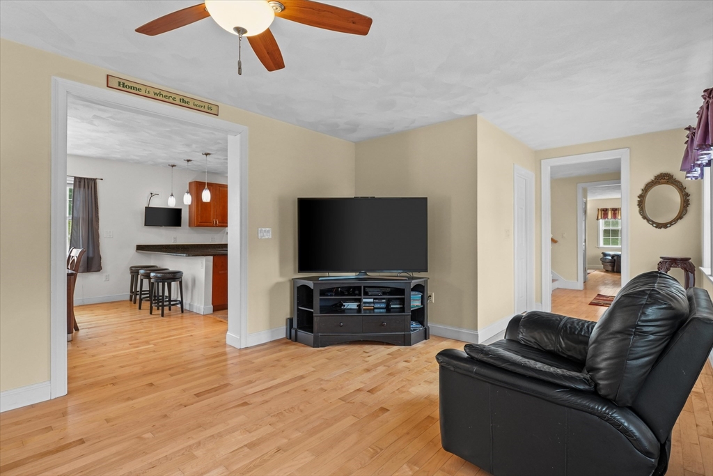 6 Salisbury Rd Wakefield, MA 01880 6 Salisbury Rd Wakefield, MA 01880