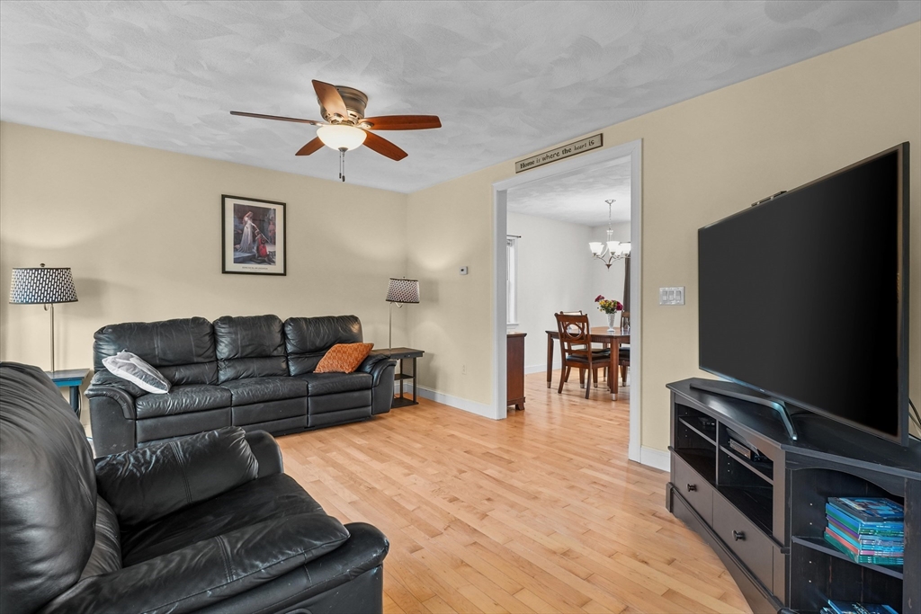 6 Salisbury Rd Wakefield, MA 01880 6 Salisbury Rd Wakefield, MA 01880
