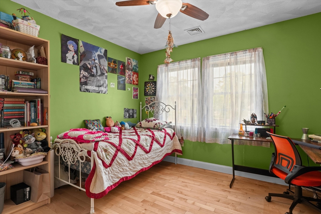 6 Salisbury Rd Wakefield, MA 01880 6 Salisbury Rd Wakefield, MA 01880