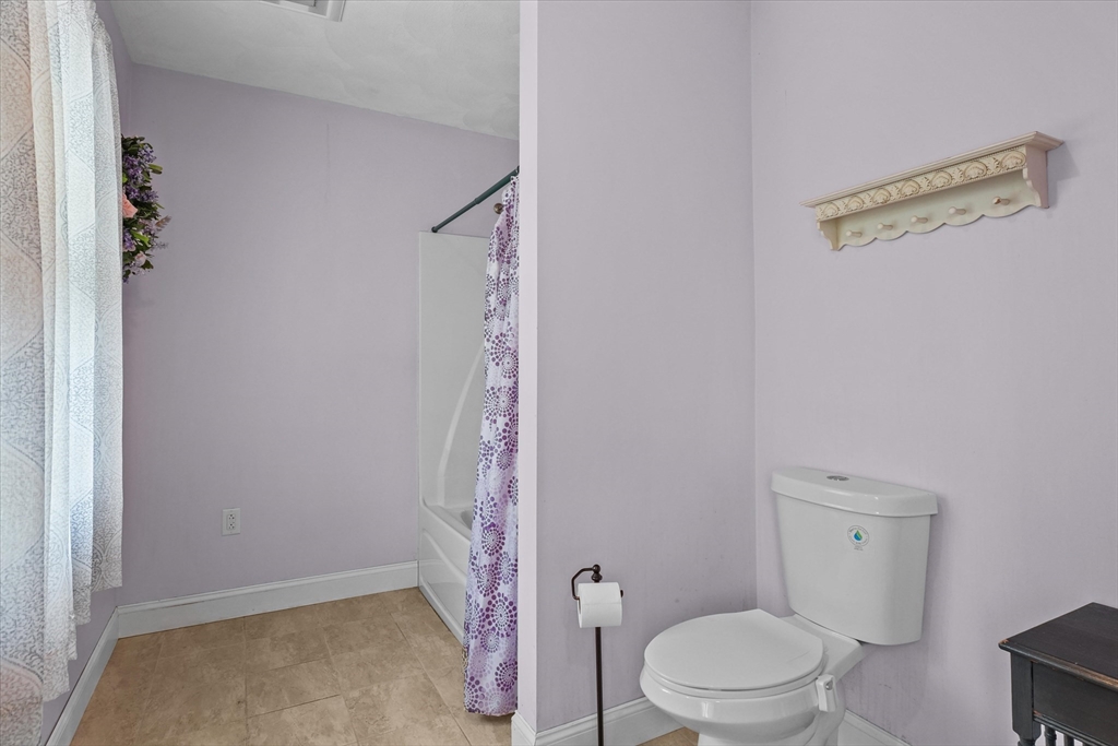 6 Salisbury Rd Wakefield, MA 01880 6 Salisbury Rd Wakefield, MA 01880