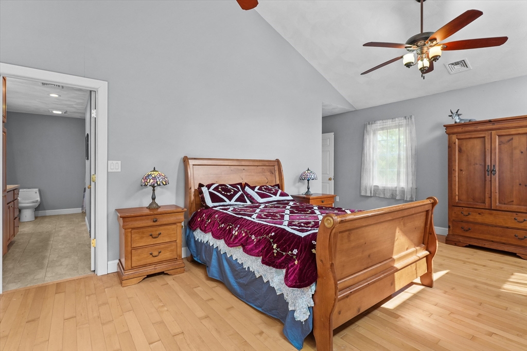 6 Salisbury Rd Wakefield, MA 01880 6 Salisbury Rd Wakefield, MA 01880