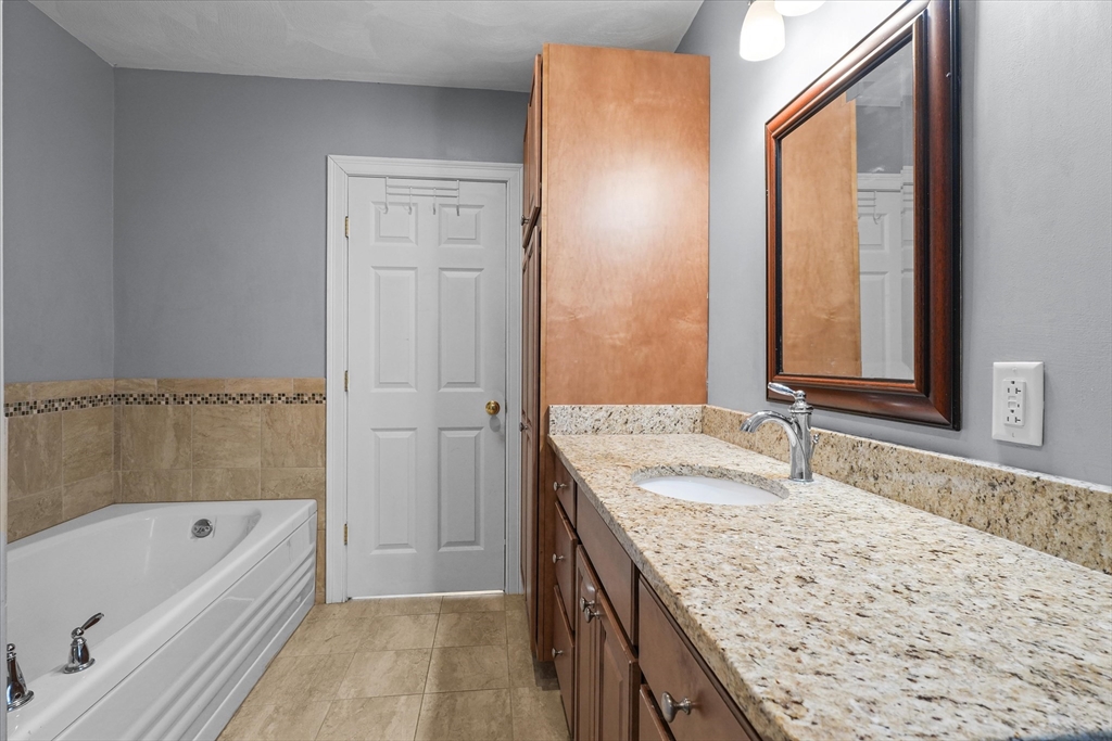 6 Salisbury Rd Wakefield, MA 01880 6 Salisbury Rd Wakefield, MA 01880
