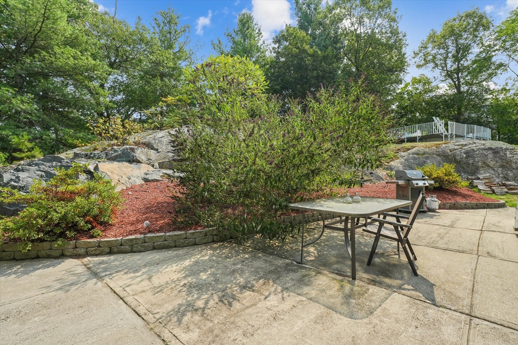 6 Salisbury Rd Wakefield, MA 01880 6 Salisbury Rd Wakefield, MA 01880