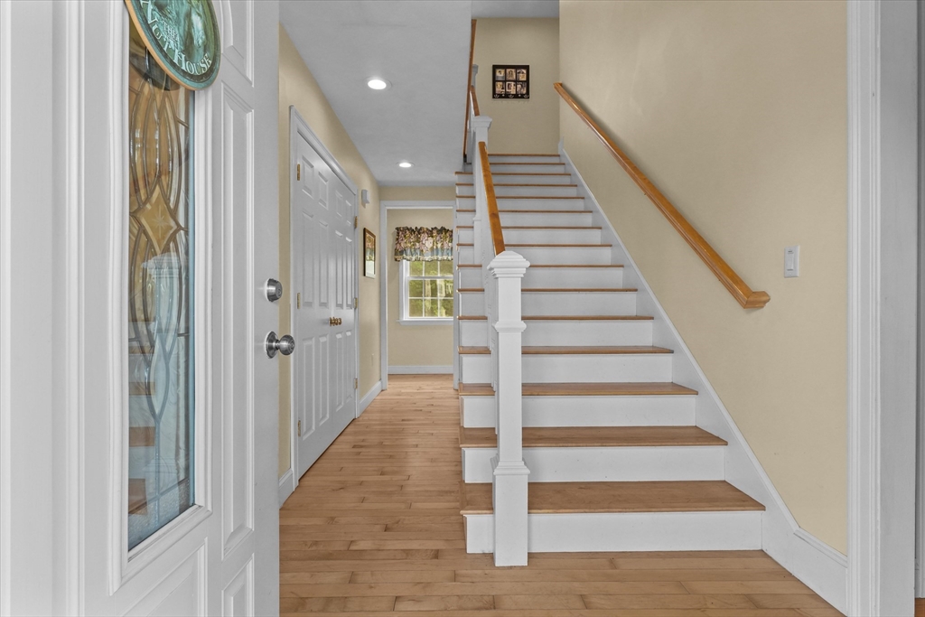 6 Salisbury Rd Wakefield, MA 01880 6 Salisbury Rd Wakefield, MA 01880