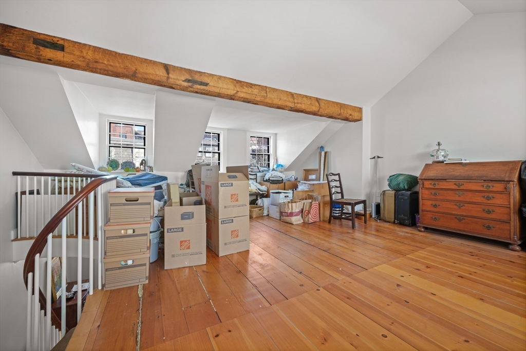 32 West Cedar St Boston, MA 02108 32 West Cedar St Boston, MA 02108