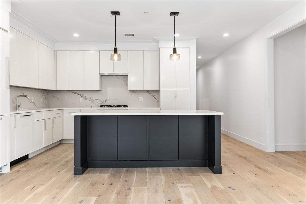 33 A St #403