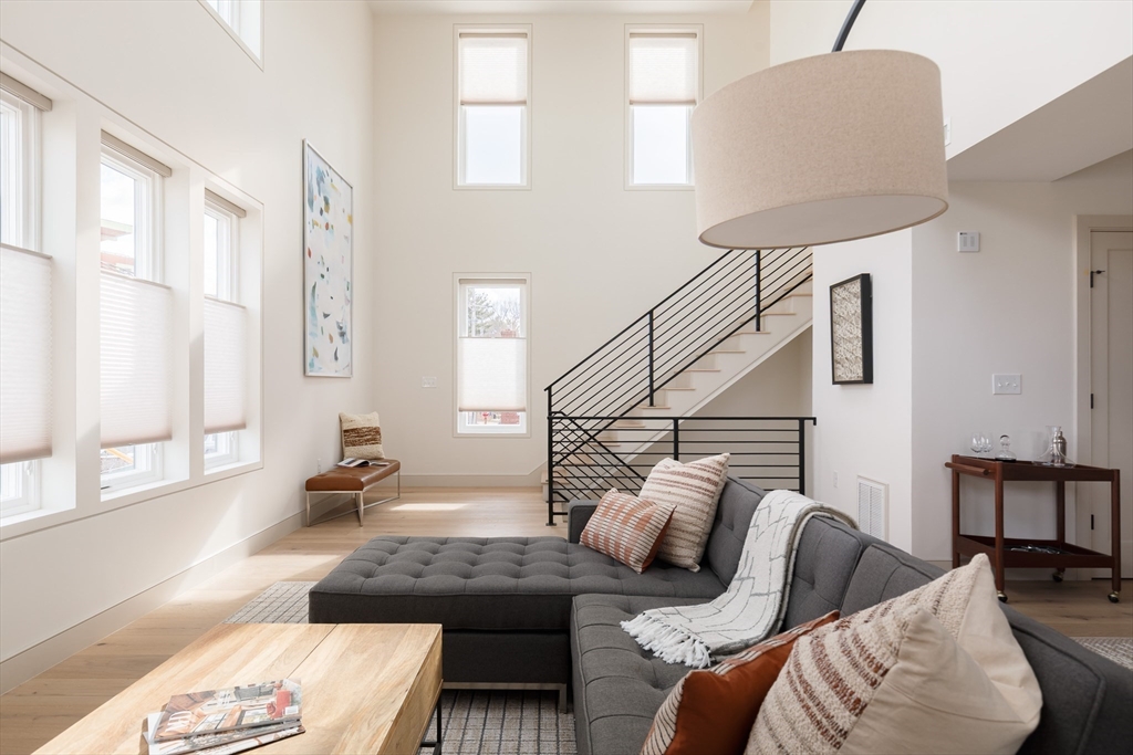 17 Smith Pl Cambridge, MA 02138