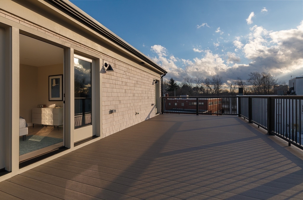 17 Smith Pl Cambridge, MA 02138