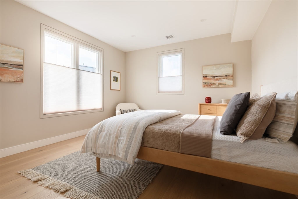 17 Smith Pl Cambridge, MA 02138