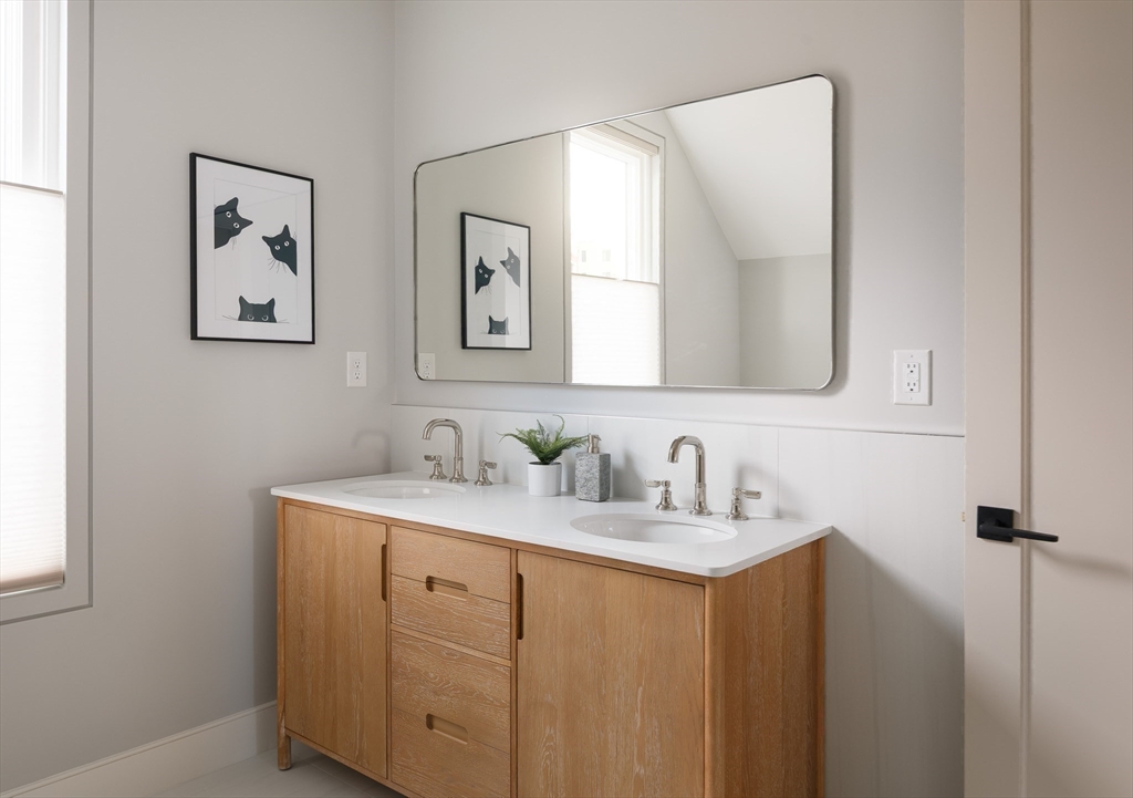 17 Smith Pl Cambridge, MA 02138