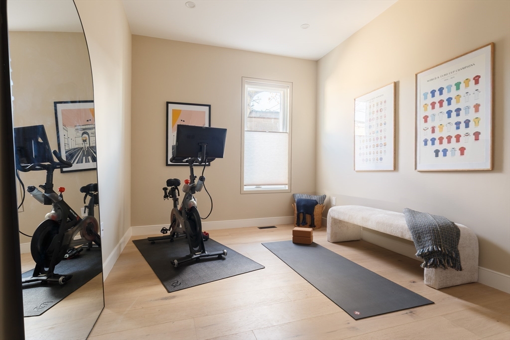 17 Smith Pl Cambridge, MA 02138