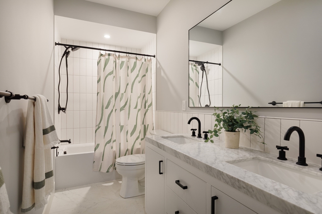 17 Smith Pl Cambridge, MA 02138