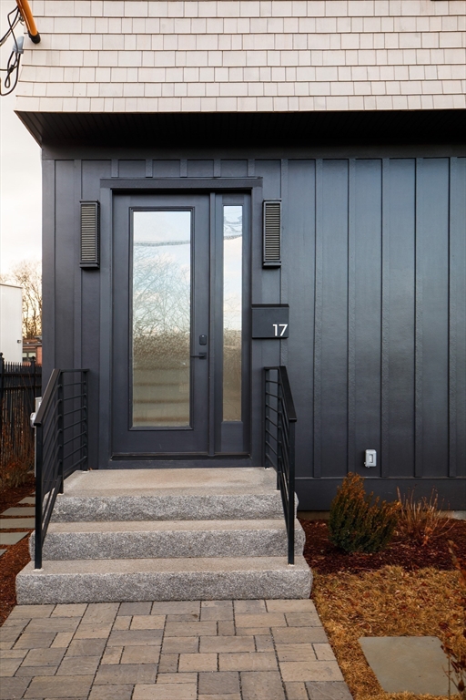 17 Smith Pl Cambridge, MA 02138
