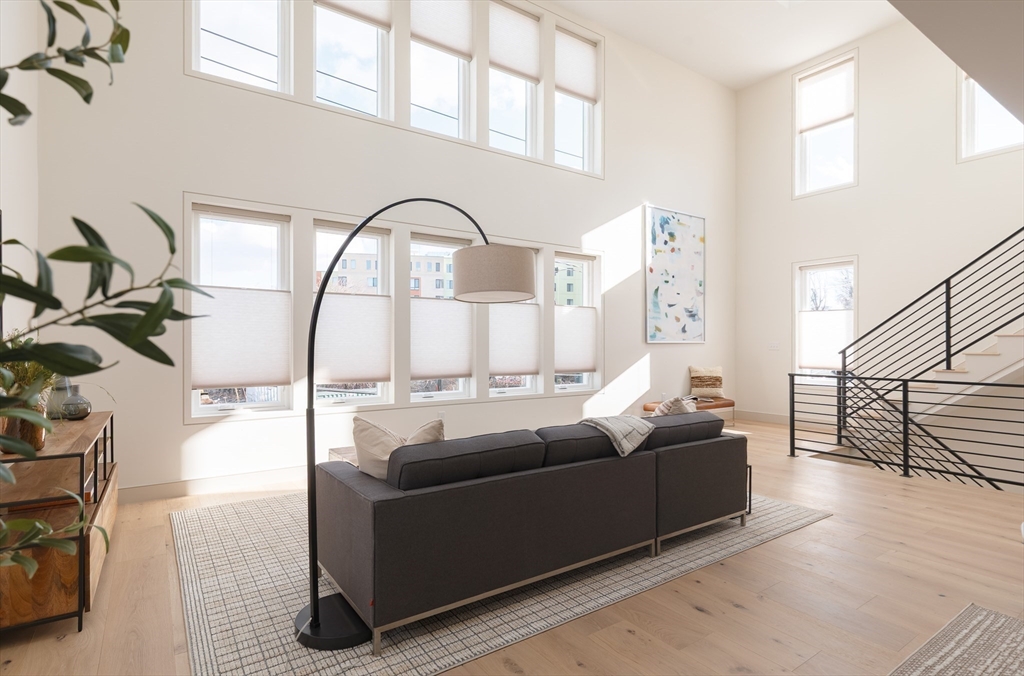 17 Smith Pl Cambridge, MA 02138