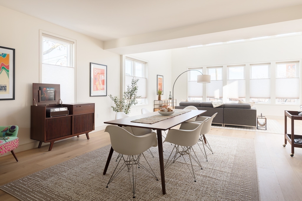 17 Smith Pl Cambridge, MA 02138