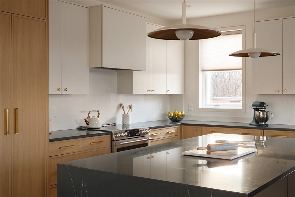 17 Smith Pl Cambridge, MA 02138