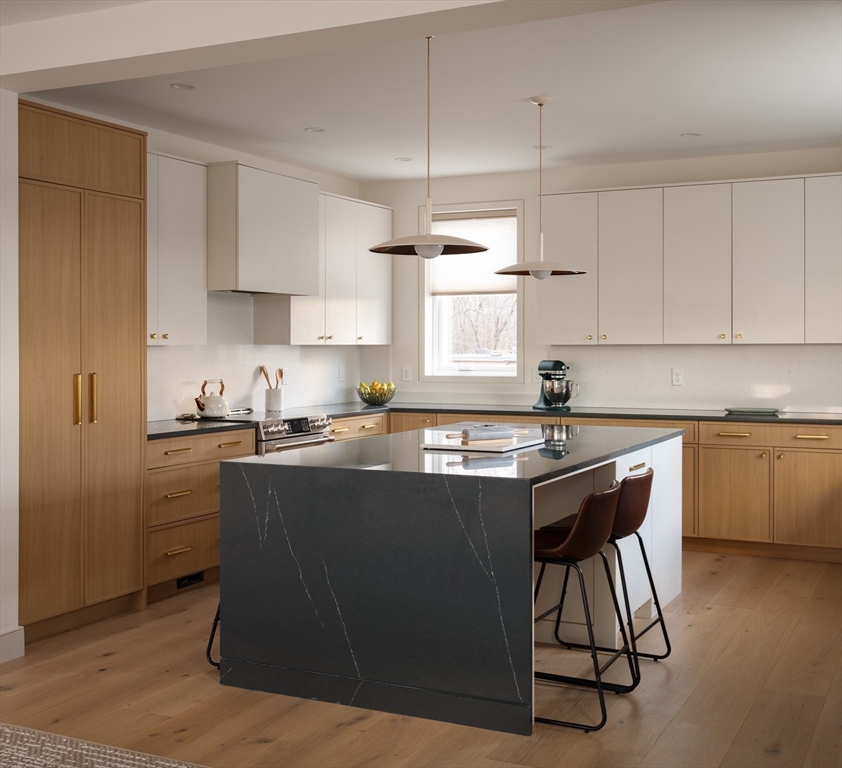 17 Smith Pl Cambridge, MA 02138