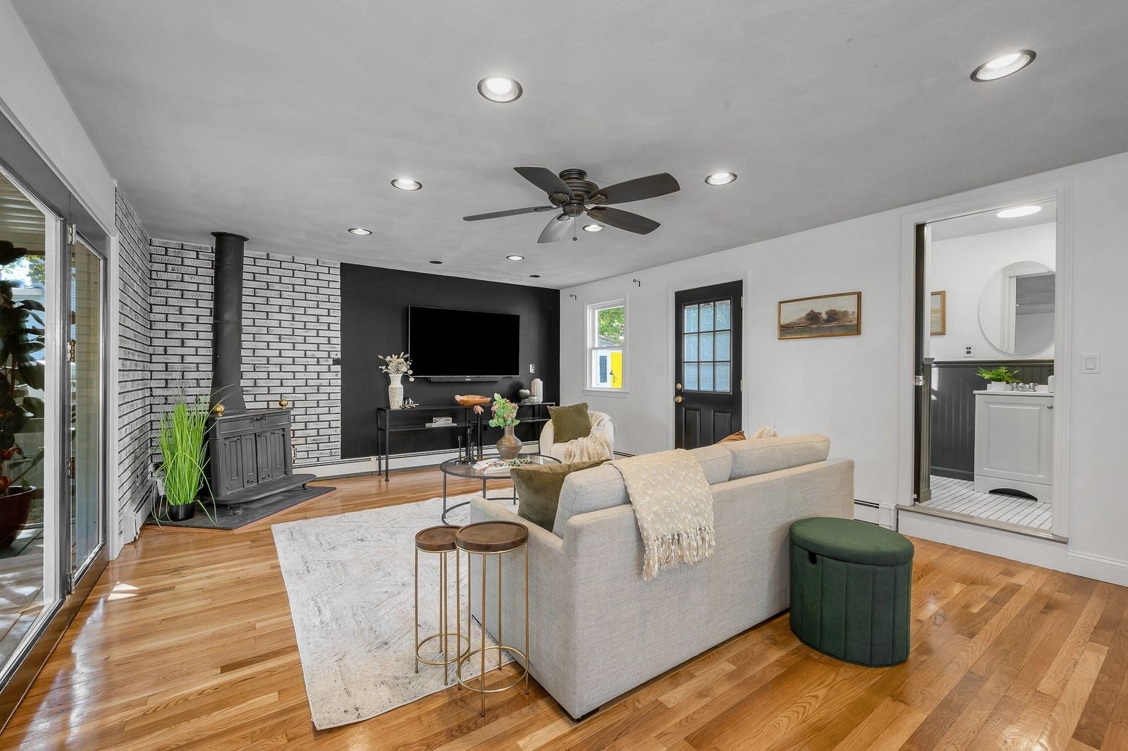 67 Melvin St Wakefield, MA 01880