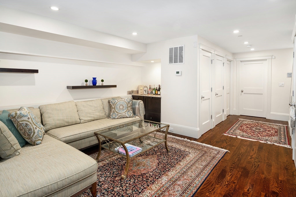 109 Appleton St Boston, MA 02116 109 Appleton St Boston, MA 02116