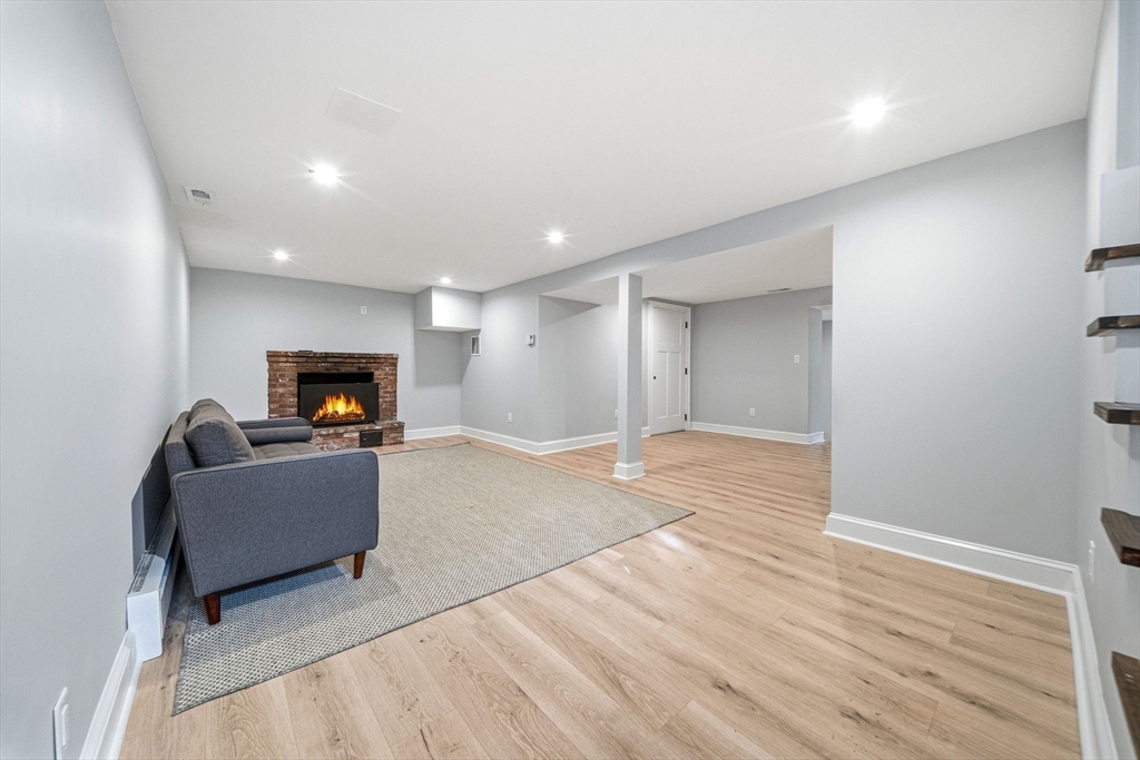 43 Friend St Wakefield, MA 01880