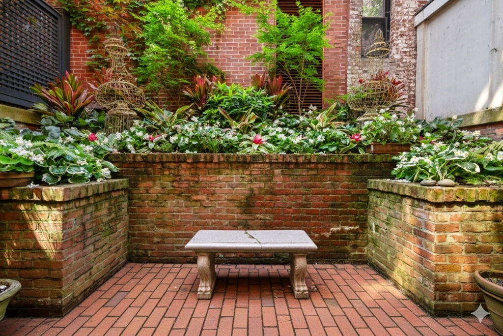 32 Lime St Boston, MA 02108