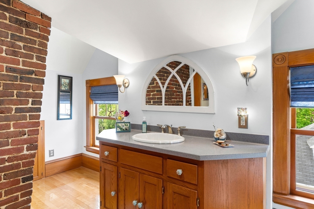 9 White Ave Wakefield, MA 01880