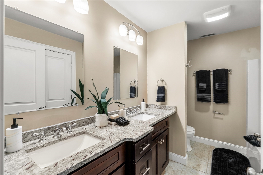 27 Pearl St #2 Wakefield, MA 01880 27 Pearl St #2 Wakefield, MA 01880