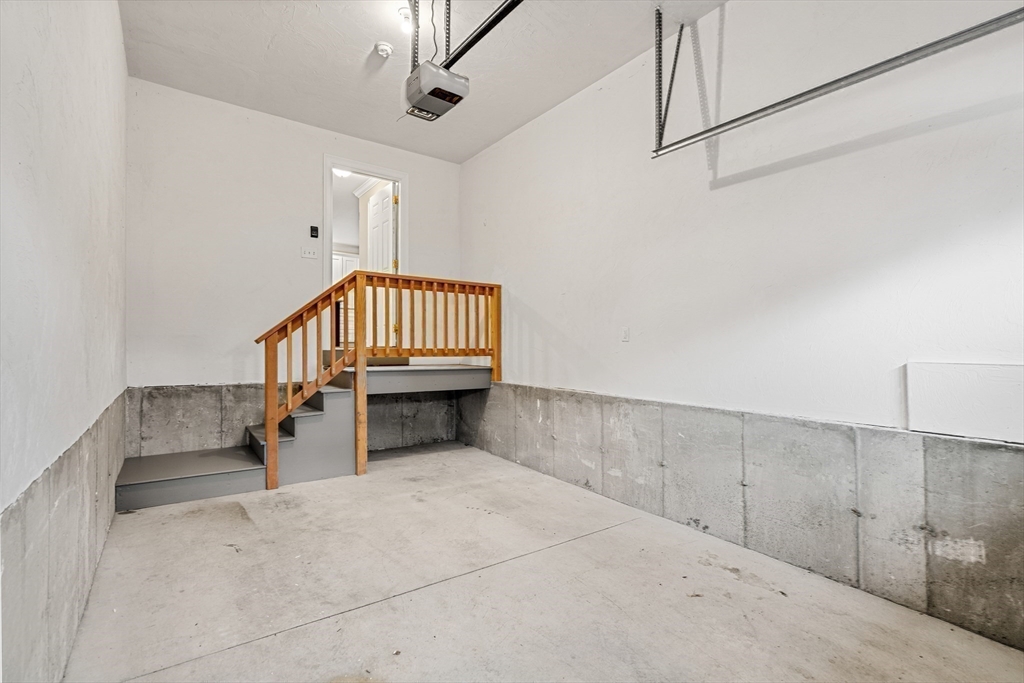 27 Pearl St #2 Wakefield, MA 01880 27 Pearl St #2 Wakefield, MA 01880