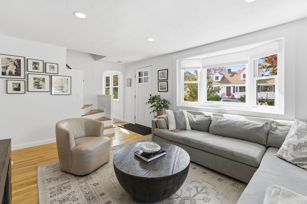 16 Beebe Ln Wakefield, MA 01880