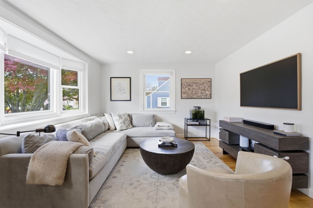 16 Beebe Ln Wakefield, MA 01880