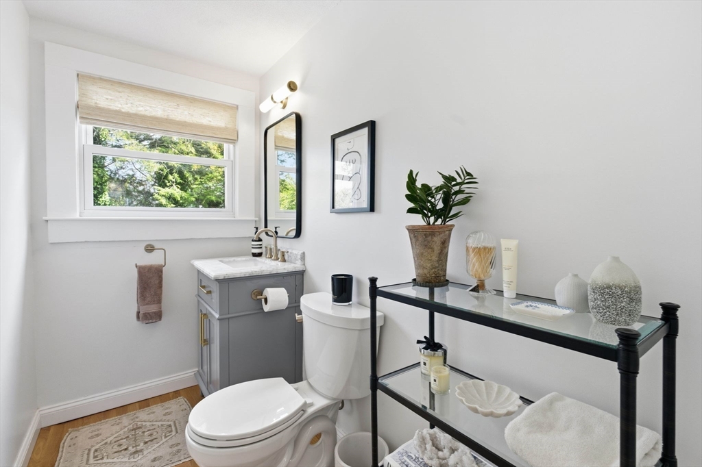 16 Beebe Ln Wakefield, MA 01880