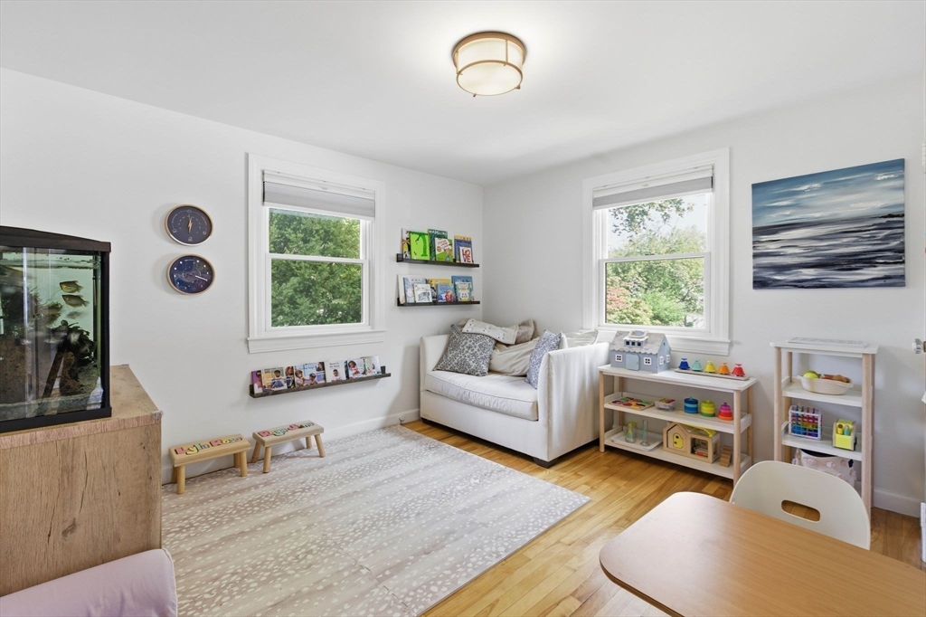 16 Beebe Ln Wakefield, MA 01880