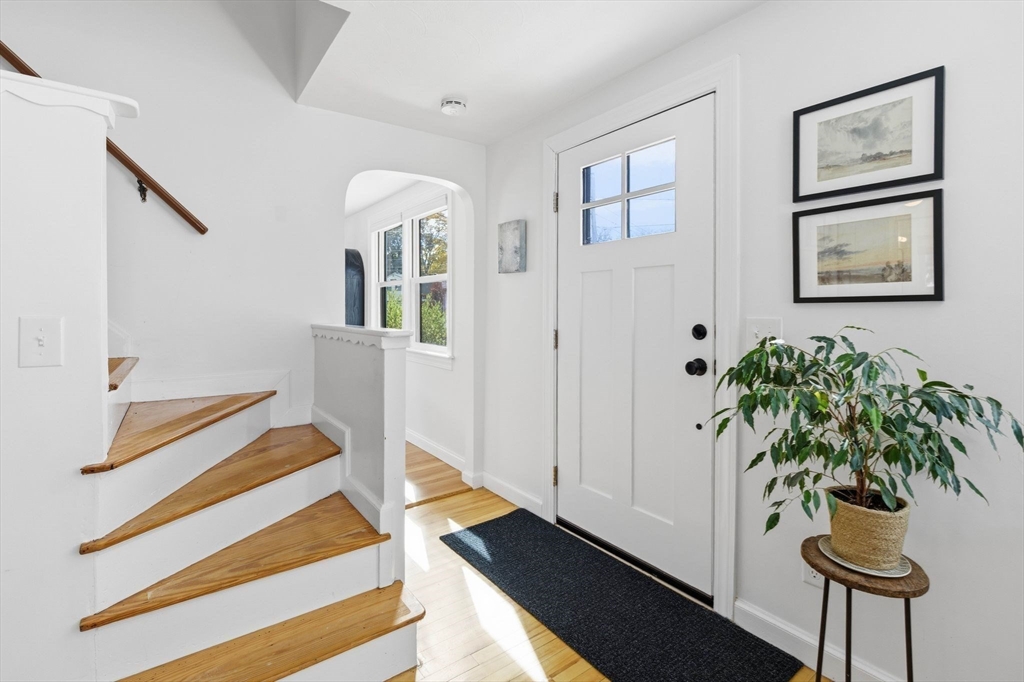 16 Beebe Ln Wakefield, MA 01880