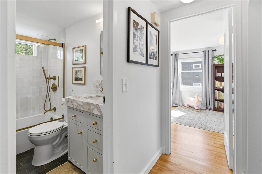 16 Beebe Ln Wakefield, MA 01880