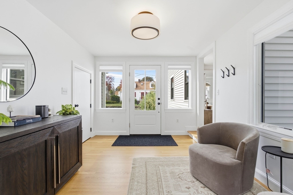 16 Beebe Ln Wakefield, MA 01880