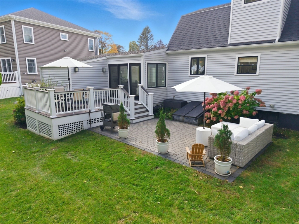 16 Beebe Ln Wakefield, MA 01880