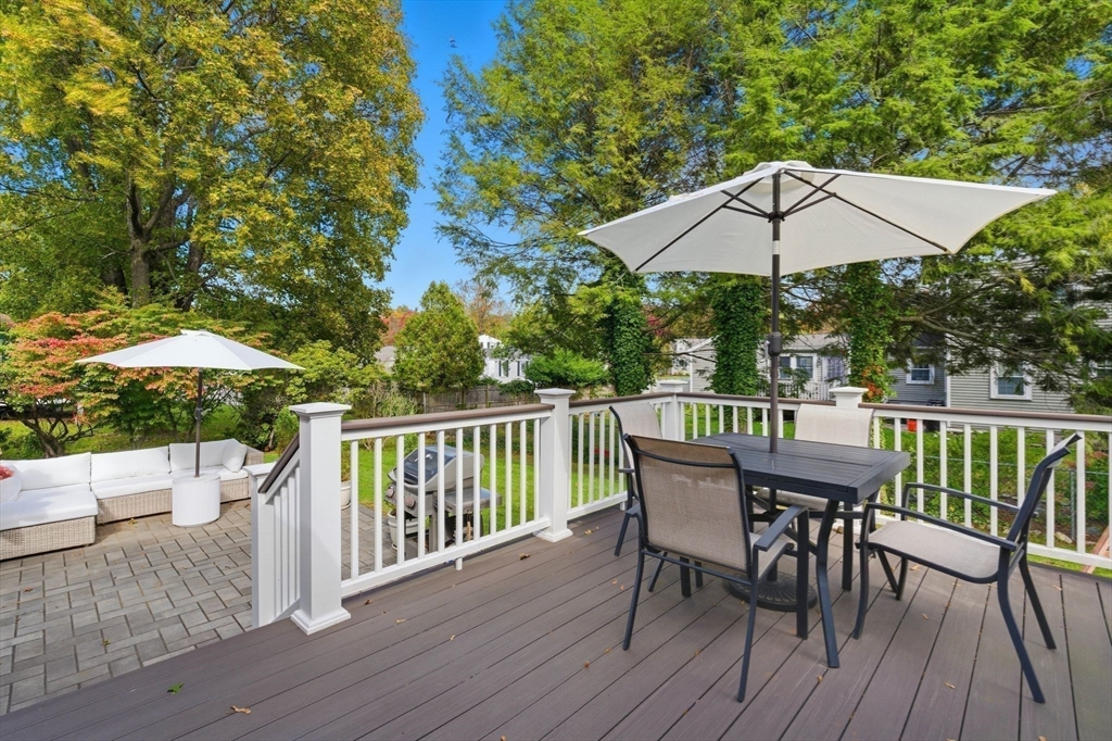 16 Beebe Ln Wakefield, MA 01880