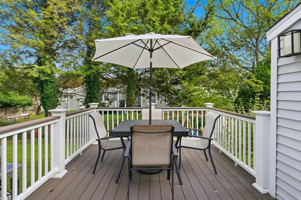 16 Beebe Ln Wakefield, MA 01880