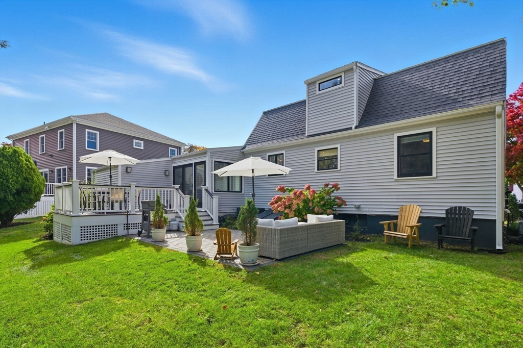 16 Beebe Ln Wakefield, MA 01880