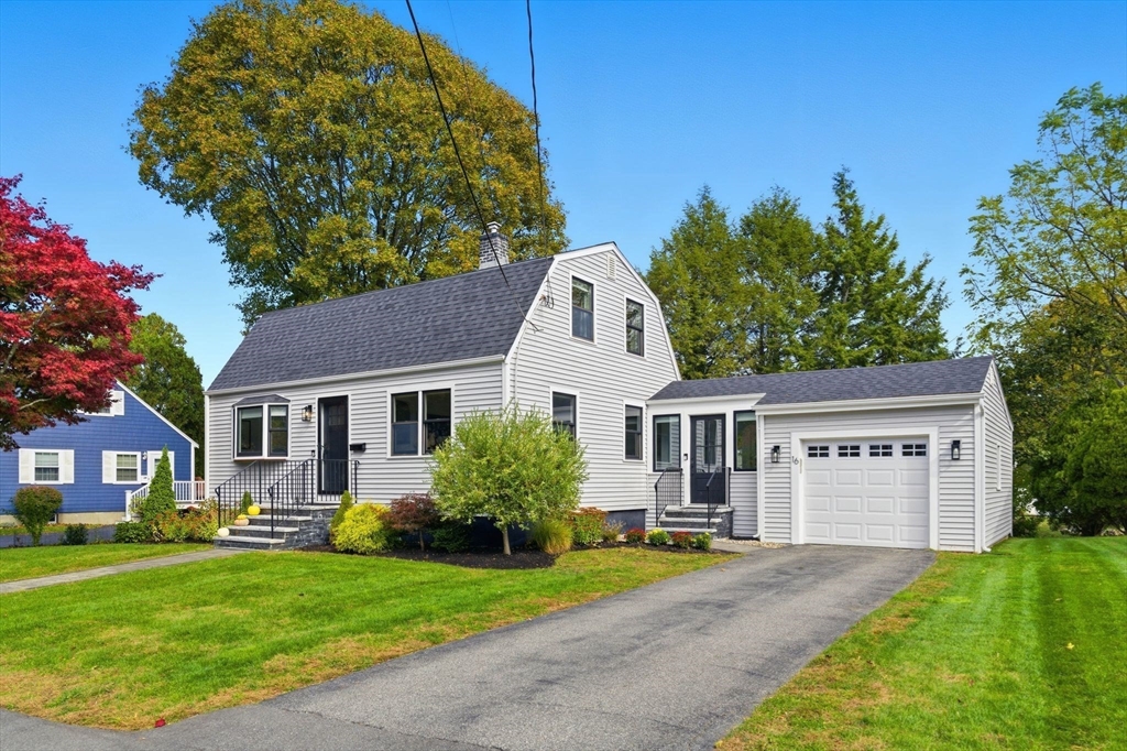 16 Beebe Ln Wakefield, MA 01880