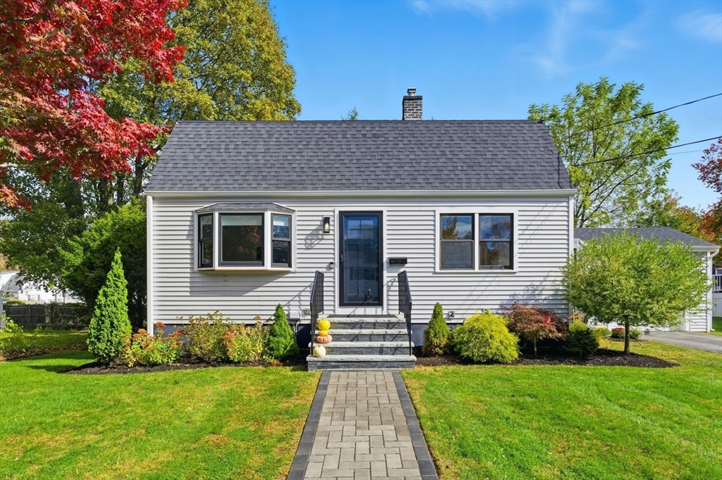 16 Beebe Ln Wakefield, MA 01880