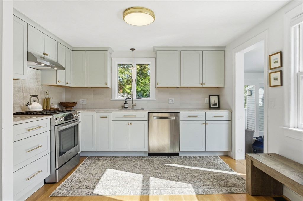 16 Beebe Ln Wakefield, MA 01880